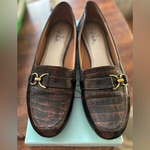 Patent brown croc style with box. Faux leather